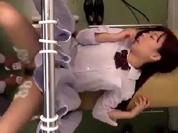 猥褻医者の電流治療…ヴァギナに強烈な刺激を与えられ痙攣しながら昇天させられる女子校生
