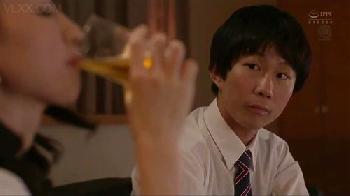 卒業したら色気たっぷりな義母から官能的に誘われてオトナになりました