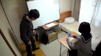 先生の趣味でブルマ姿にさせられた美少女女子校生はバックから挿入され隠し取リされる