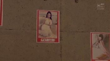 悪い男達に捕まってしまった巨乳人妻はカラダが壊れるまで調教され挿入されます