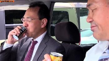 夫に見られているとは知らずに上司ペニスを堪能する巨乳人妻