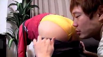 いつも集金にやってくる熟女オバさんのムチ尻に耐えきれず肉棒挿入