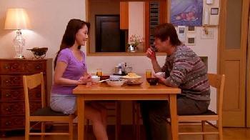 性的欲求が爆発寸前なのが顔に出てしまっている巨乳人妻→察知した男達から犯される