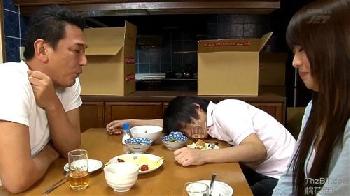 先輩が引越を手伝ってくれるというので受け入れたら妻が寝取られた件