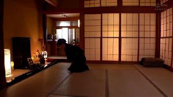 夫を亡くして悲しむ毎日なのに義父から性的リクエストされて挿入される未亡人