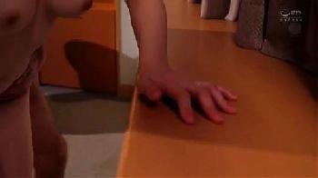出張先で女性上司と相部屋になると当然のようにムラっと興奮してペニス挿入します