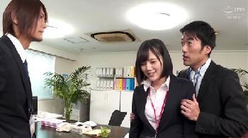 粘り強く男を見つめて男を支配しながら性行為して種付けさせる巨乳美少女