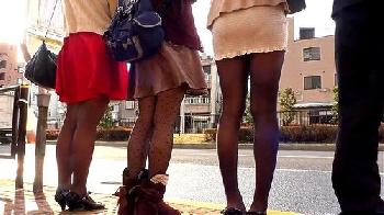 満員状態のバスに乗り込んだパンスト美女たちはペニスを押しつけられ痴漢されます