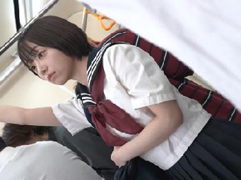 通学中の女子校生に狙いを定め好き放題に!!