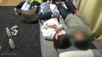 男についていった美少女はイチャイチャ行為を盗撮され世の中にばら撒かれます