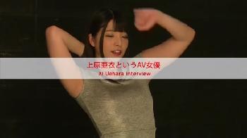 黒髪巨乳のエロティック美少女が自宅リビングで正常位SEXに溺れる!!