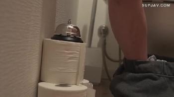 スレンダー熟女の豊満な巨乳が揺れる騎乗位性交!!何度も突かれ痙攣絶頂!!