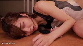 制服姿の清楚な美少女が教室で2本のペニスに嬲られ狂ったように昇天する3P生SEX!!